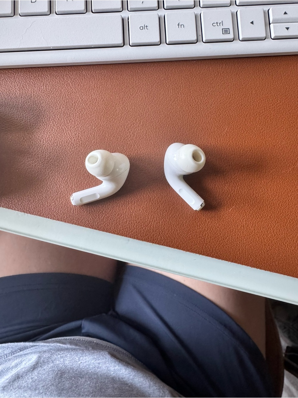 AirPods Pro 1st Gen - Great Condition - Picture 6 of 6